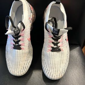 Size 8 Nike air max practically brand new only worn a few times. Smoke/ pet free